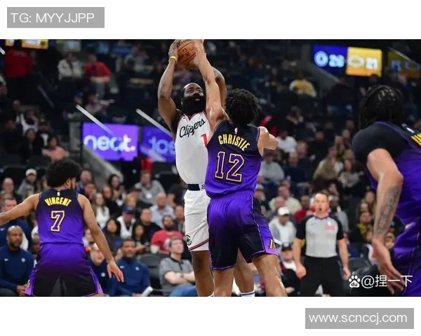 马刺与勇士激战11月12日谁能在这场对决中笑到最后