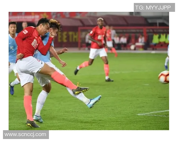 恒大足球迎战天津泰达强强对决引发球迷热议与期待