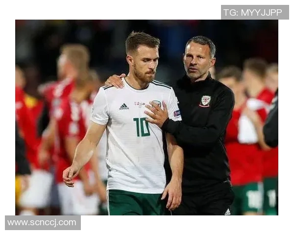 拉姆塞在曼联训练基地被墨西哥球迷围堵，意外事件背后的深情故事